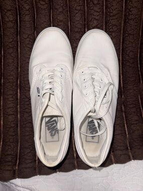 Women’s white vans 7.5
